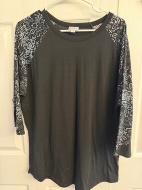 LuLaRoe Black Raglan Tee with Geometric Print Sleeves